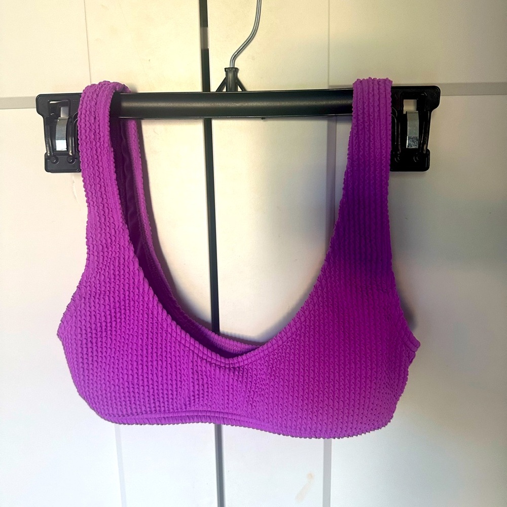 Billabong Bikini
Adorable hot pink bikini
XS